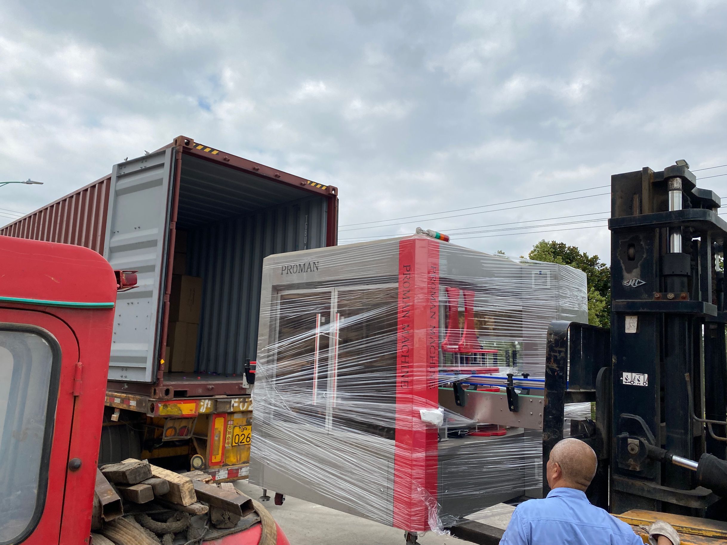 【2022 Oct. 18】La máquina etiquetadora de doble cara se envía a Ghana